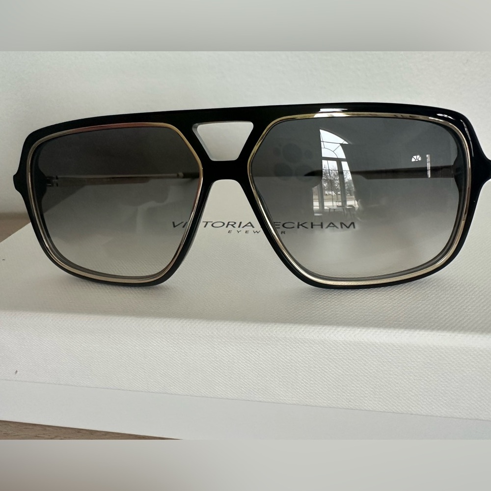 Victoria Beckham VB246S 001 Black Gold Aviator 58mm Italy